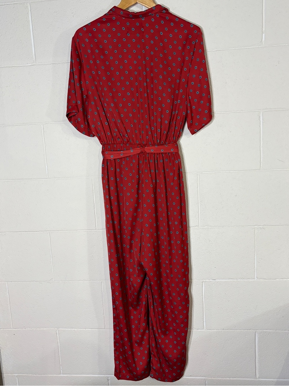 NWT Urban Outfitters S-P Red Floral V-Neck Jumpsuit Short Sleeve Tie Belt Boho - Picture 4 of 11